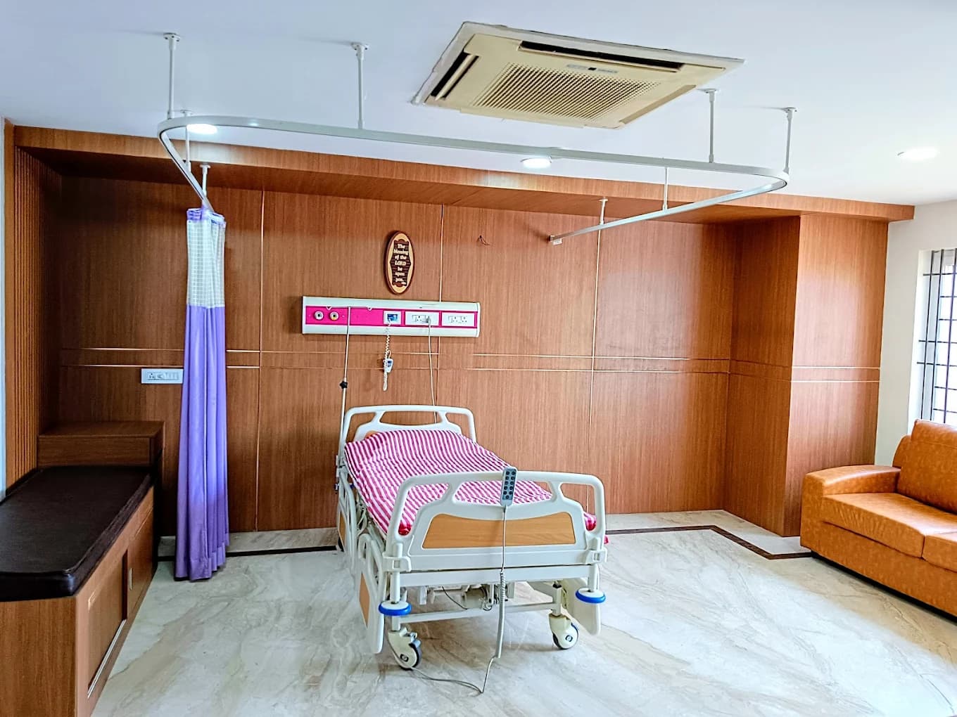 Deluxe Private Patient Room